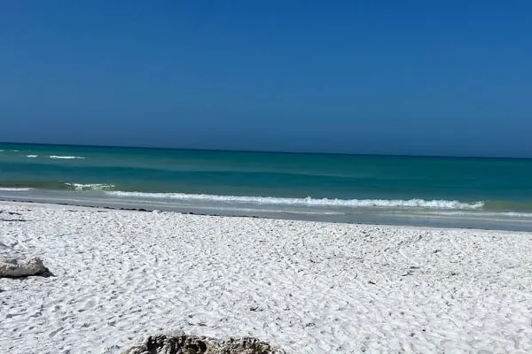 White quartz sand and turquoise Gulf water on Siesta Key
